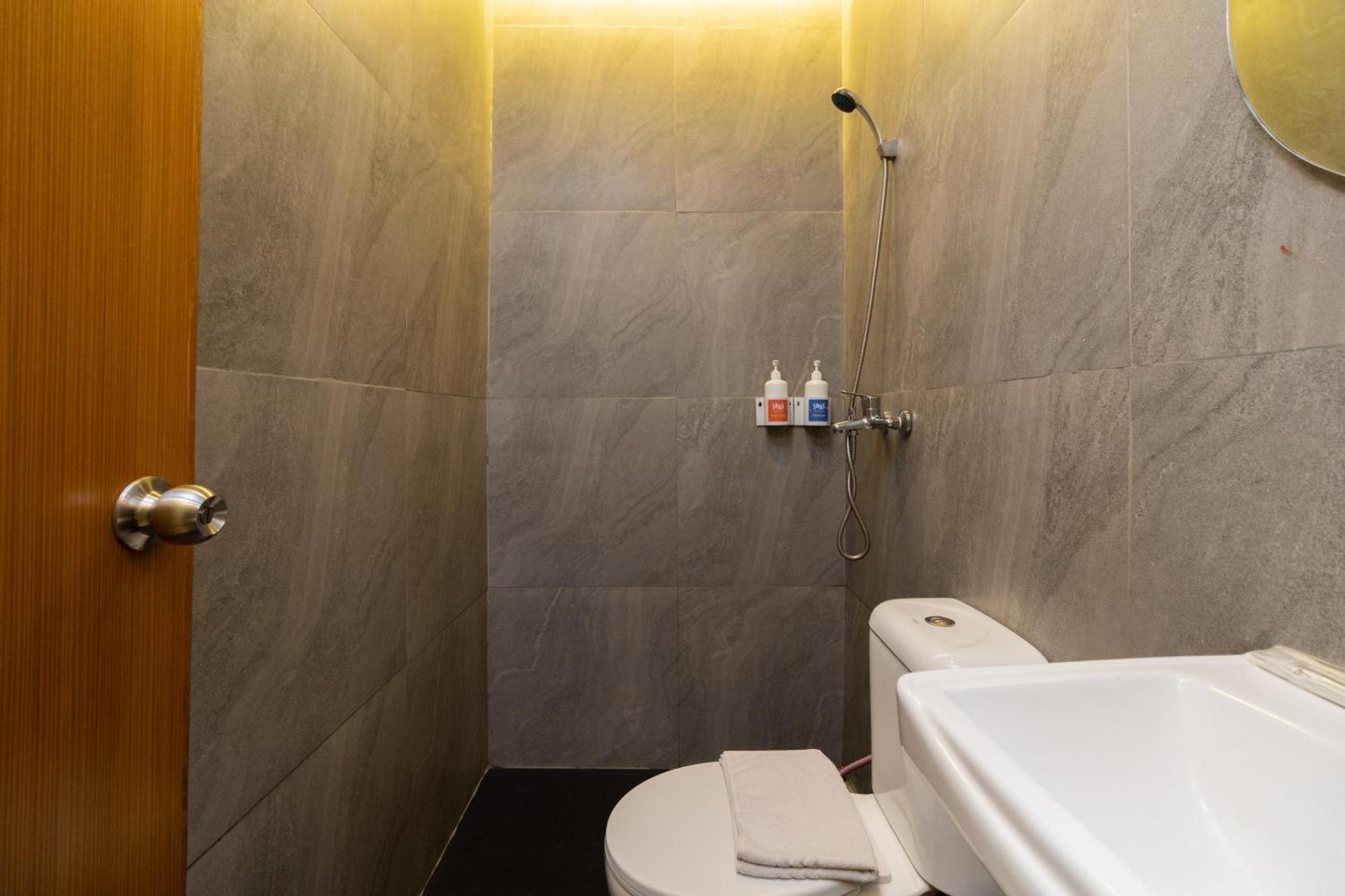 Sans Hotel Suryakencana Bogor Quarto foto